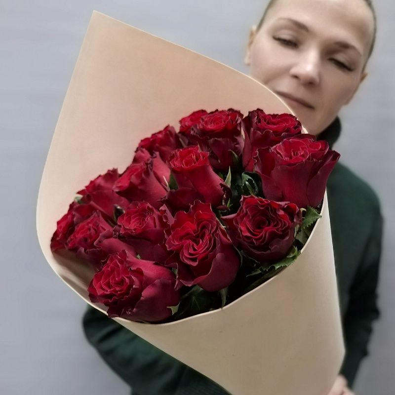Стильный букет из 15 роз