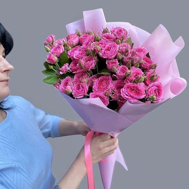 Букет из нежной сиреневой пионовидной розы