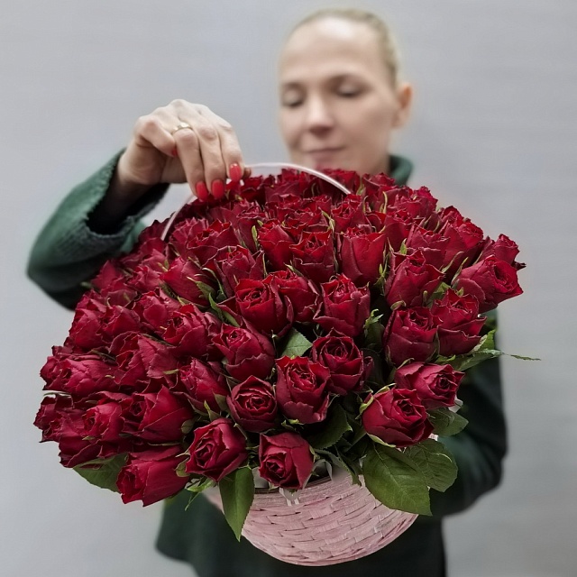 Корзина с розами “Цветы с любовью”