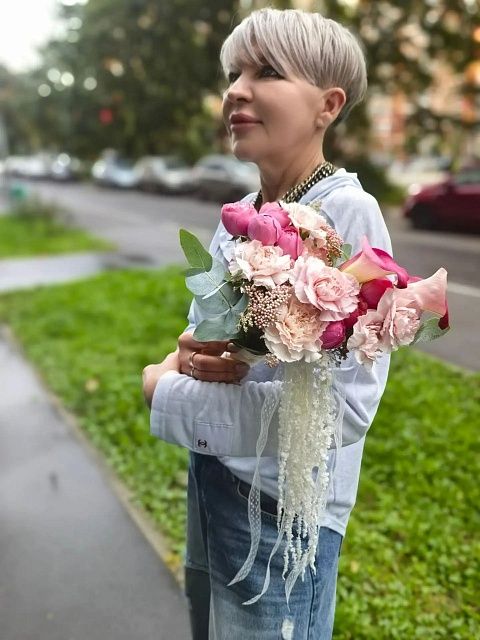 Букет невесты с розовыми каллами