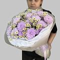 Лавандовый нежный букет из кустовой хризантемы и ромашек