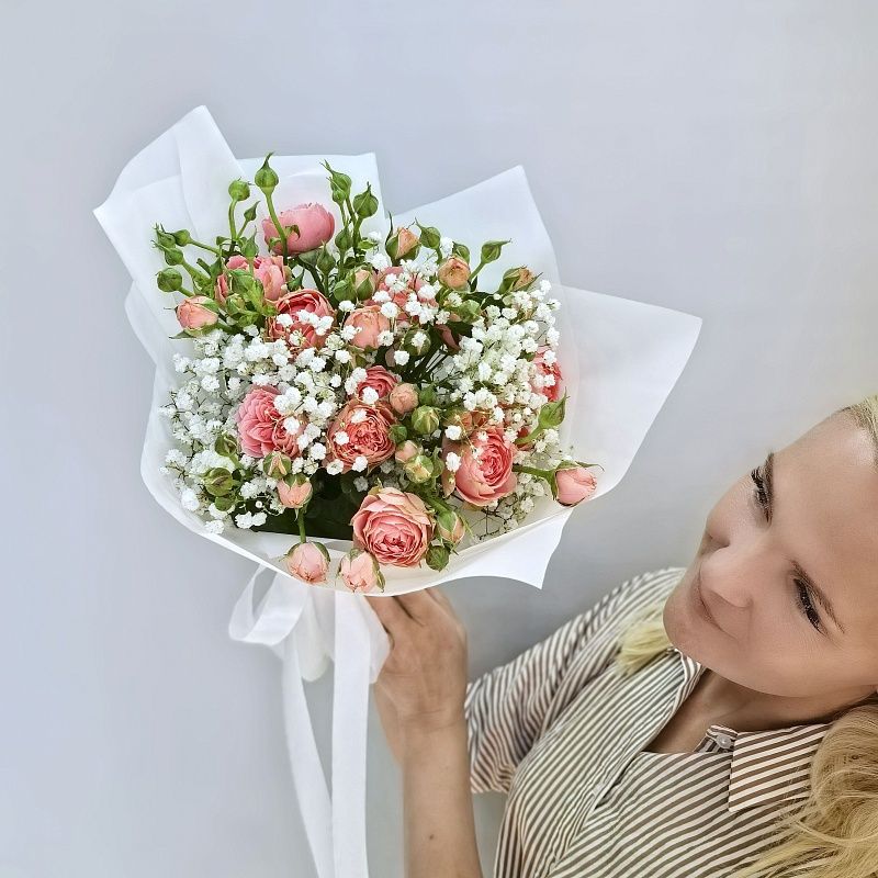 Букет комплимент из кустовых роз