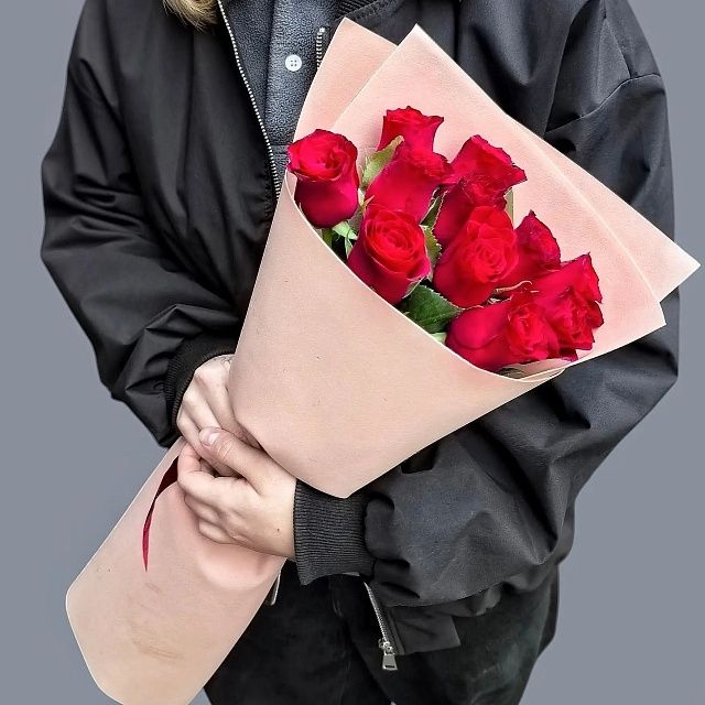 Яркий букет из красной розы 11 шт 