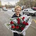 Монобукет из девяти красных роз с эвкалиптом