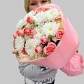 Авторский букет из кустовой розы и хризантемы