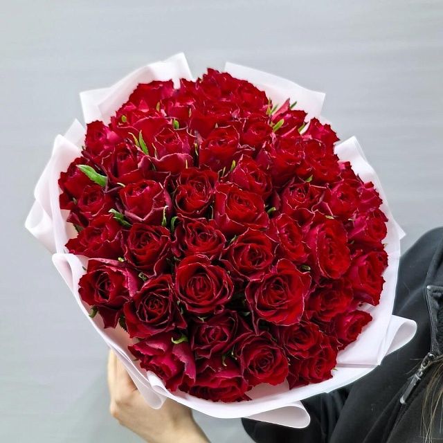 Стильный букет из 51 розы