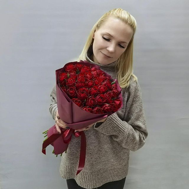 Букет из 35 красных роз