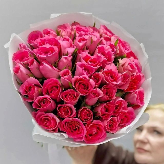 Неоновый букет из 51 розы Кения 42 см