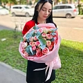 Розовый букет из пионовидной кустовой розы