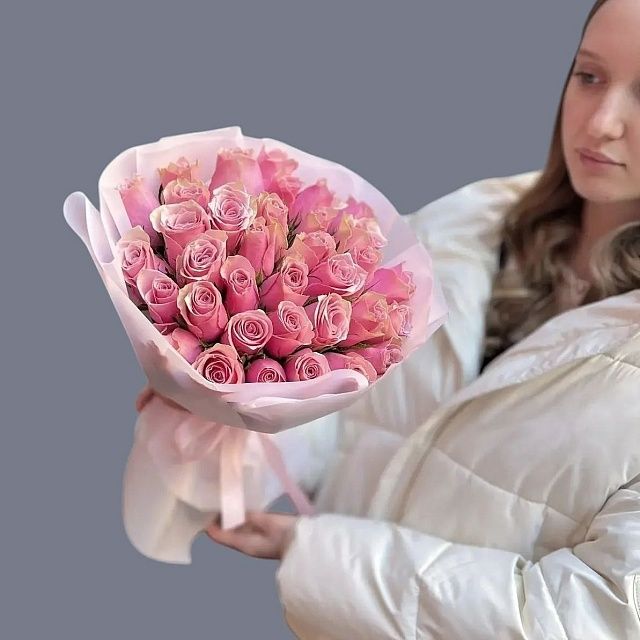 Розовый букет из 35 роз Кения 42 см