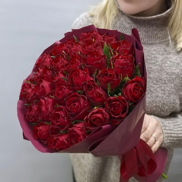 Букет из 35 красных роз