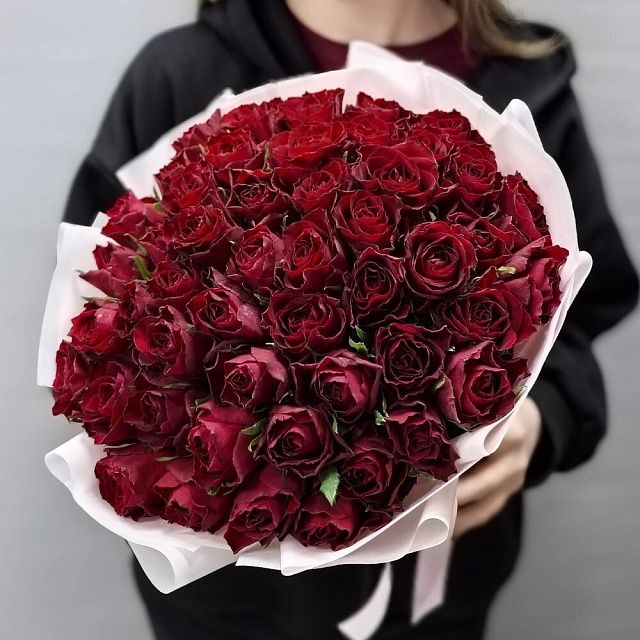 Стильный букет из 51 розы