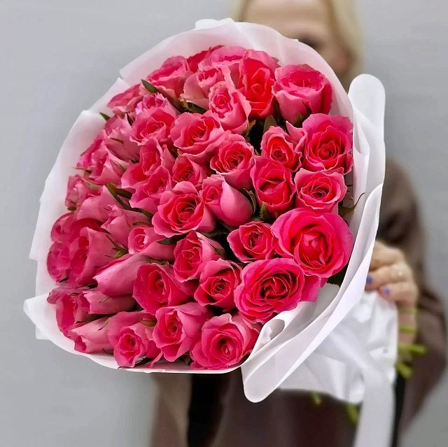 Неоновый букет из 51 розы Кения 42 см