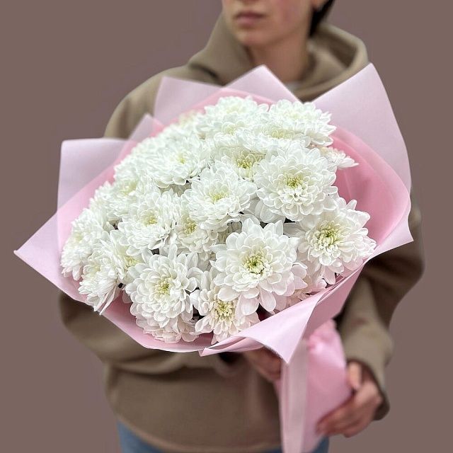 Букет из пяти белоснежных кустовых хризантем