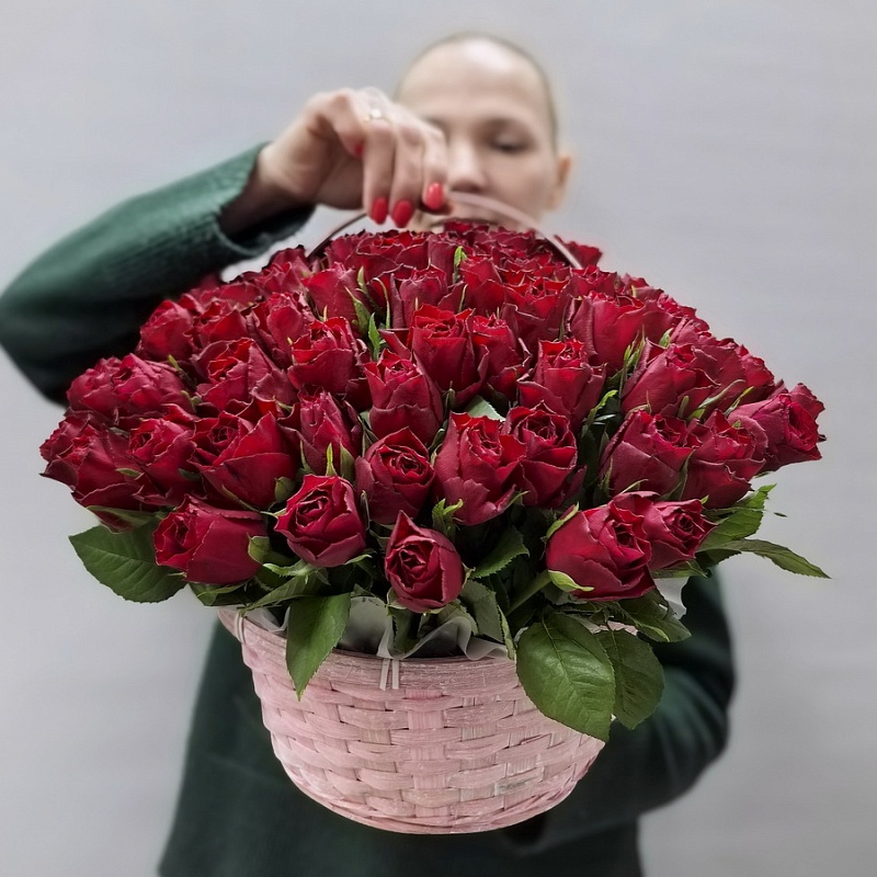Корзина с розами “Цветы с любовью”