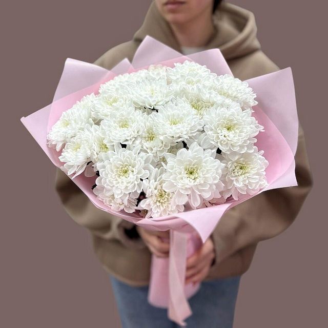 Букет из пяти белоснежных кустовых хризантем