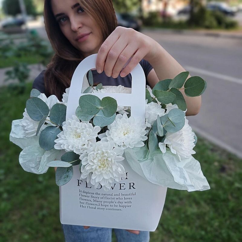 Стильная сумочка с кустовой хризантемой