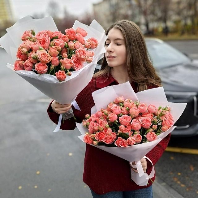 Букет из персиковой пионовидной розы