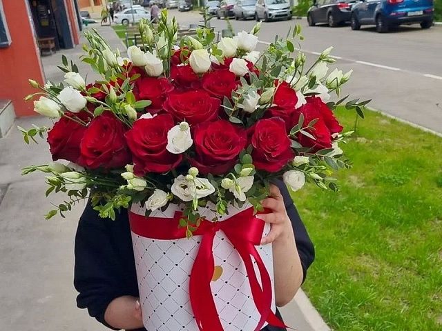 Какой букет подарить девушке на первом свидании