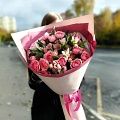 Нюдовый букет из кустовой розы и альстромерии