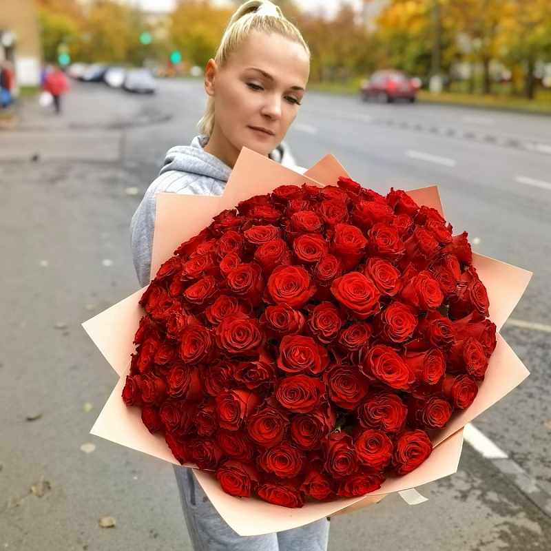 Букет из 101 розы сорта Родос “Бордовый закат”