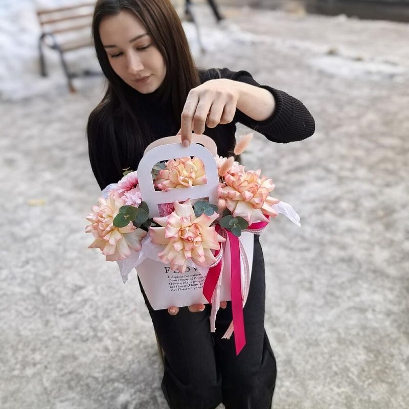 Сумочка с французской розой и эвкалиптом