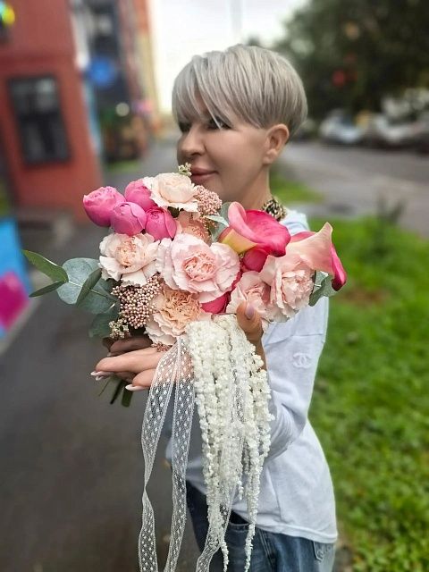 Букет невесты с розовыми каллами
