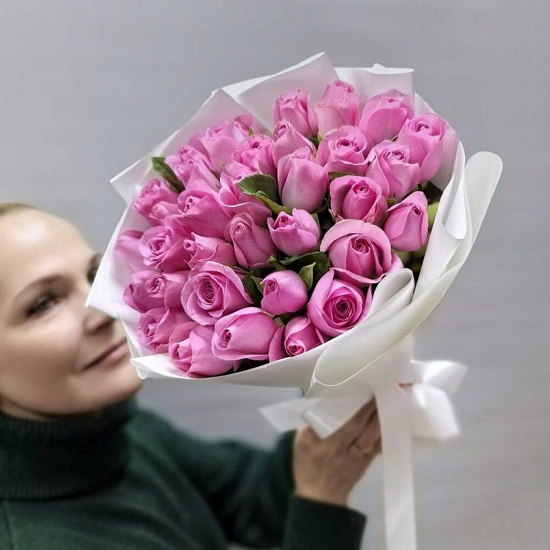 Красивый букет из 35 роз Кения
