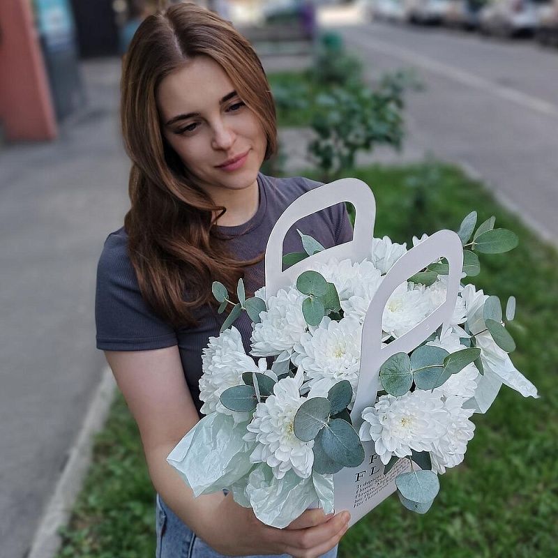 Стильная сумочка с кустовой хризантемой