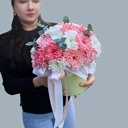 Цветы в шляпной коробке